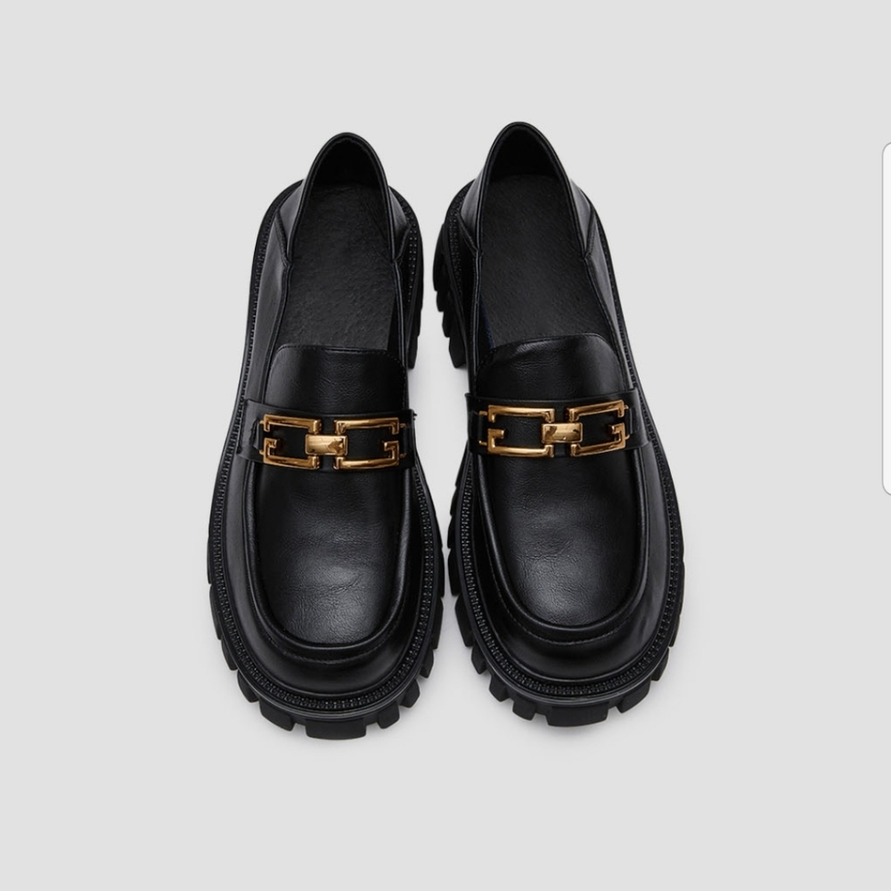 Vegan Leather Chunky Heeled Loafers with Gold Chain (Black) - Lattelier - Picture 2 of 13